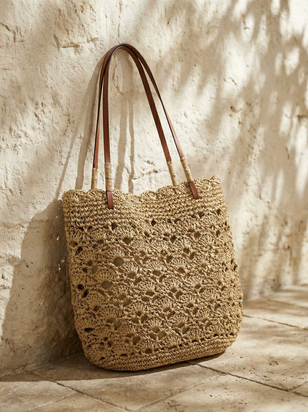 Crochet woven bag with scalloped edge
