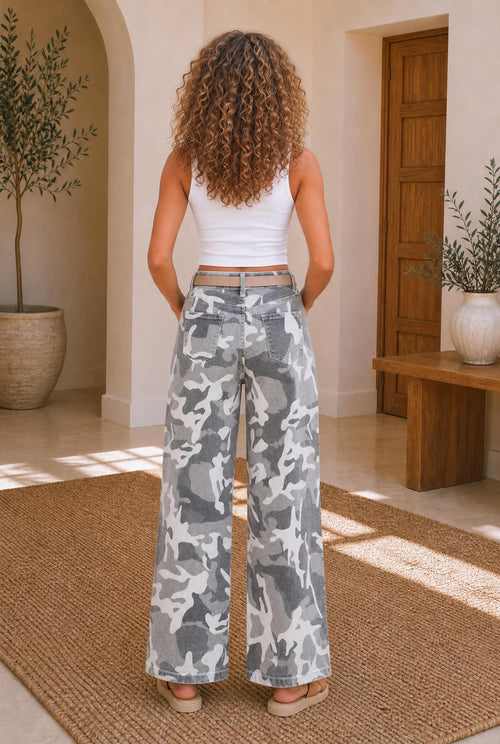 Camo high-waist denim jeans with relaxed full-length fit