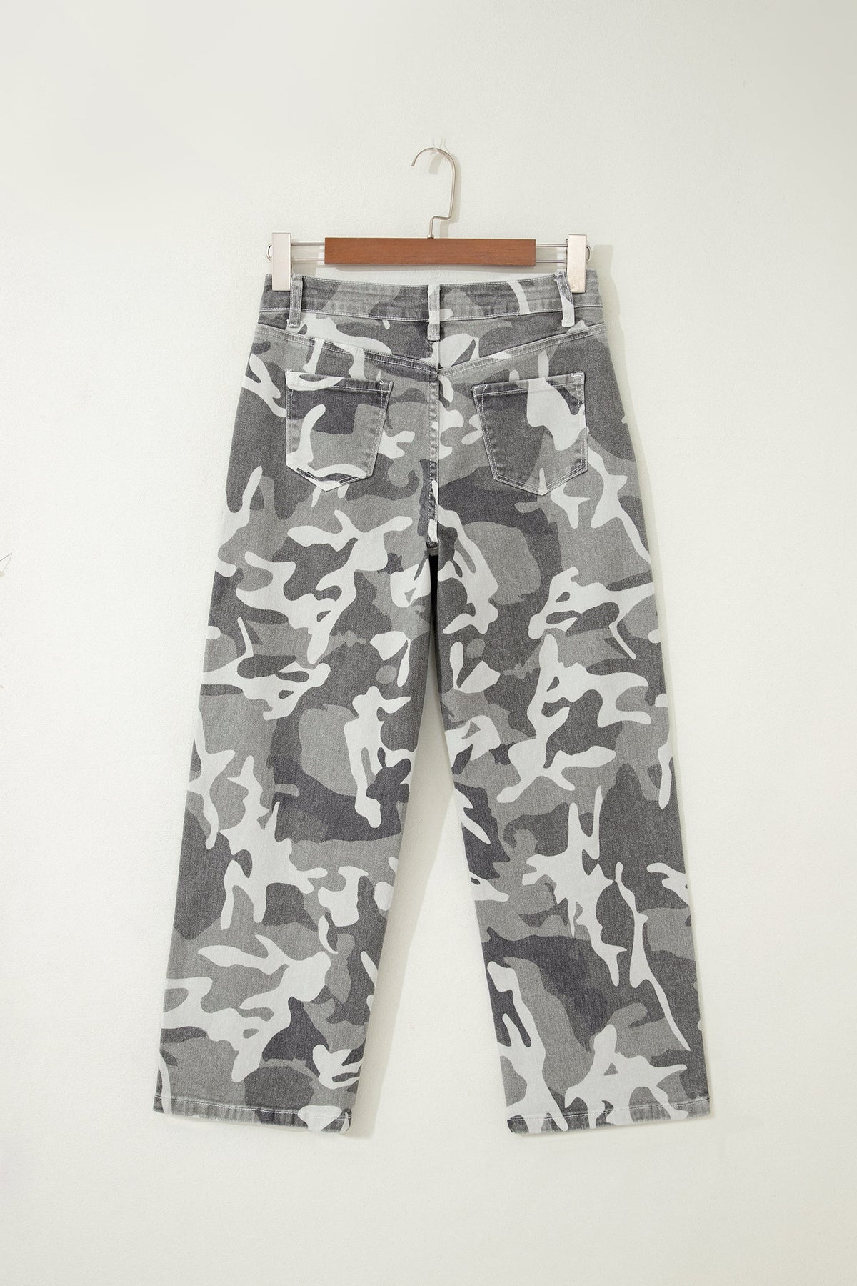Camo high-waist denim jeans with relaxed full-length fit