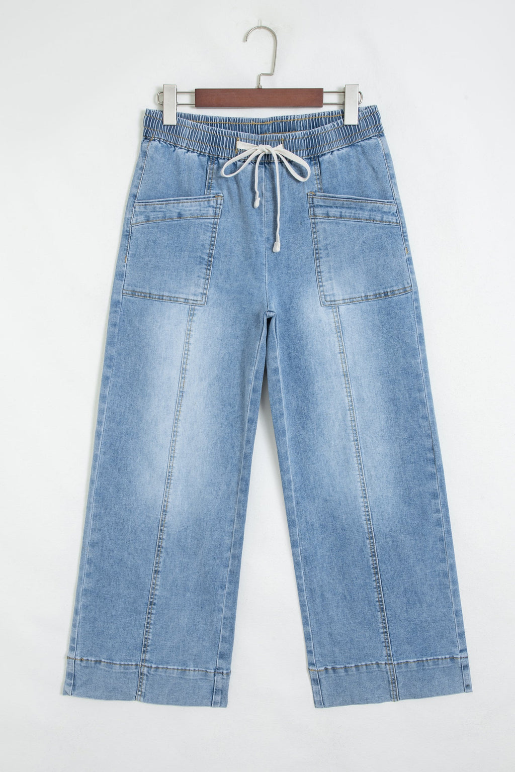 Wide-leg blue jeans with elastic drawstring waist and patch pockets