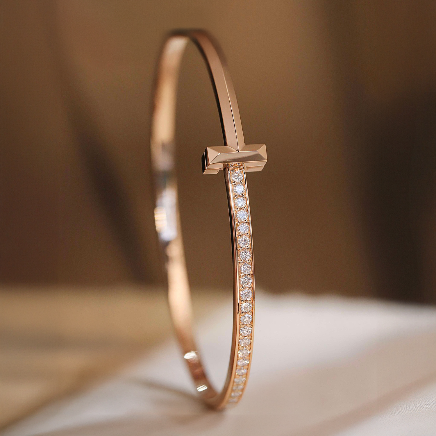 Elegant Rose Gold Unisson Bangle Bracelet