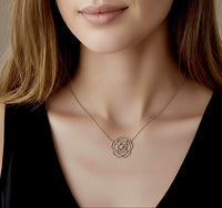 Rosé pendant necklace in silver