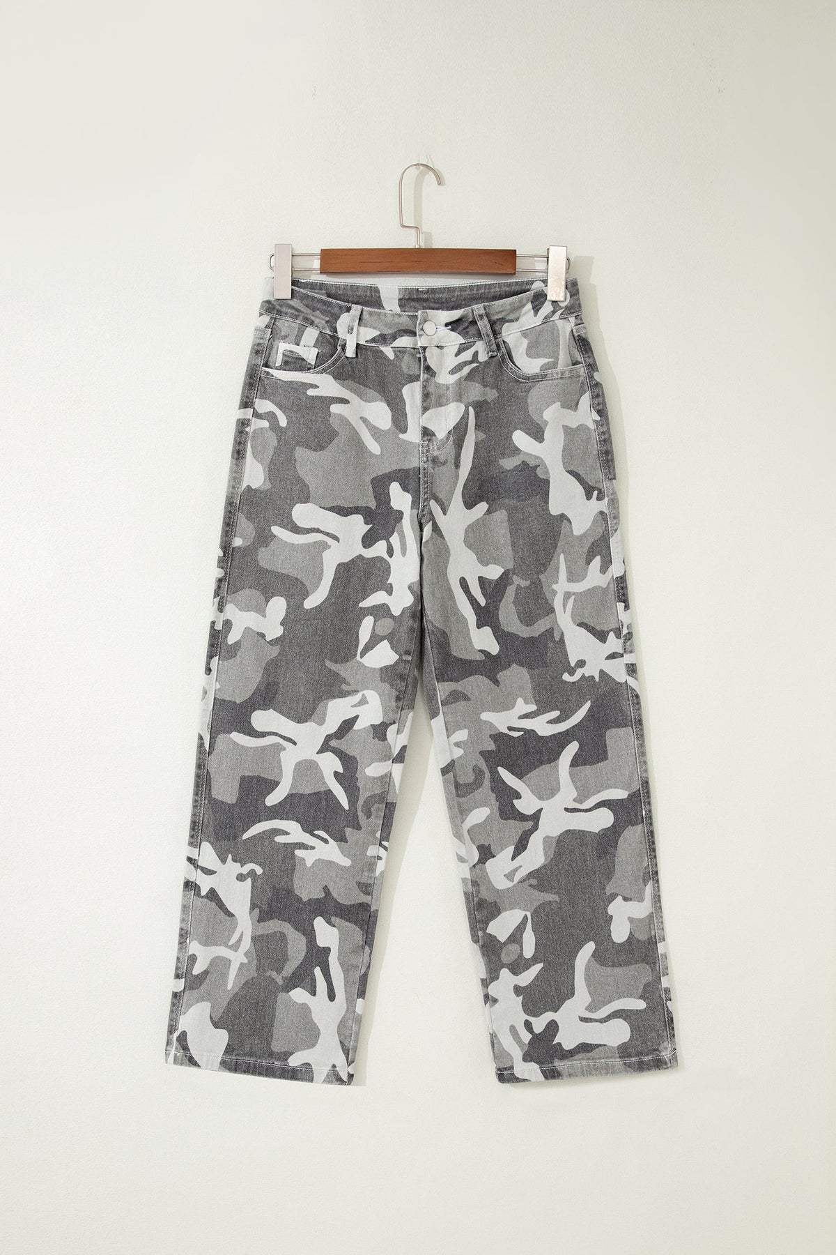 Camo high-waist denim jeans with relaxed full-length fit