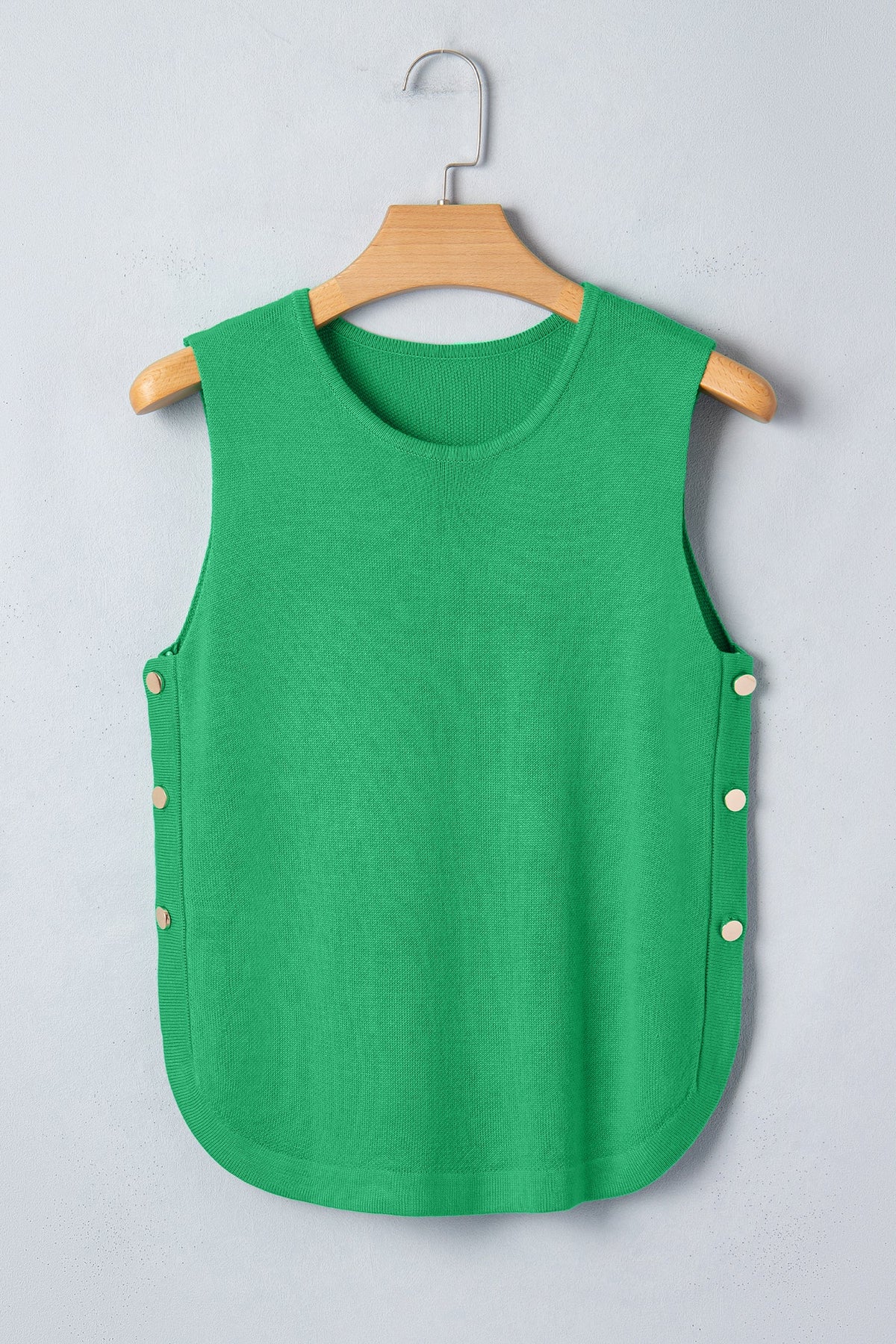 Green button-side sleeveless knit sweater with split hem