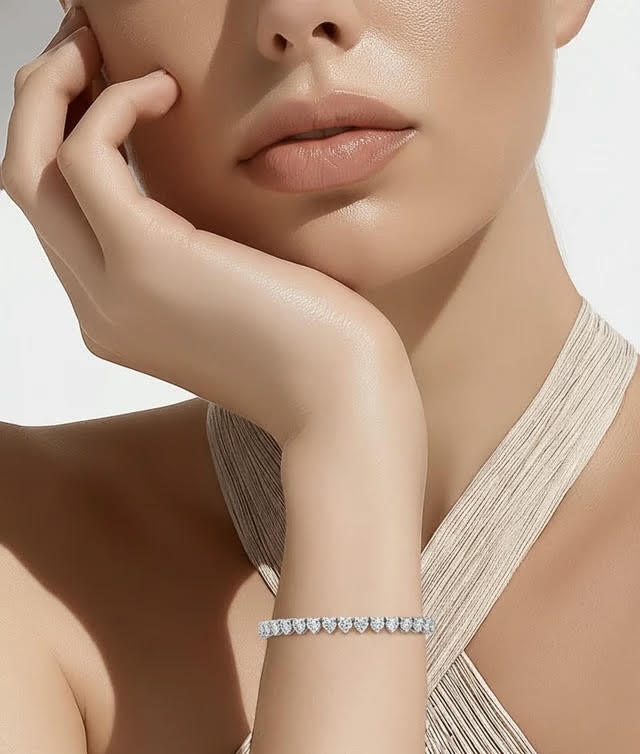 Heart tennis bracelet with brilliant alternative diamonds