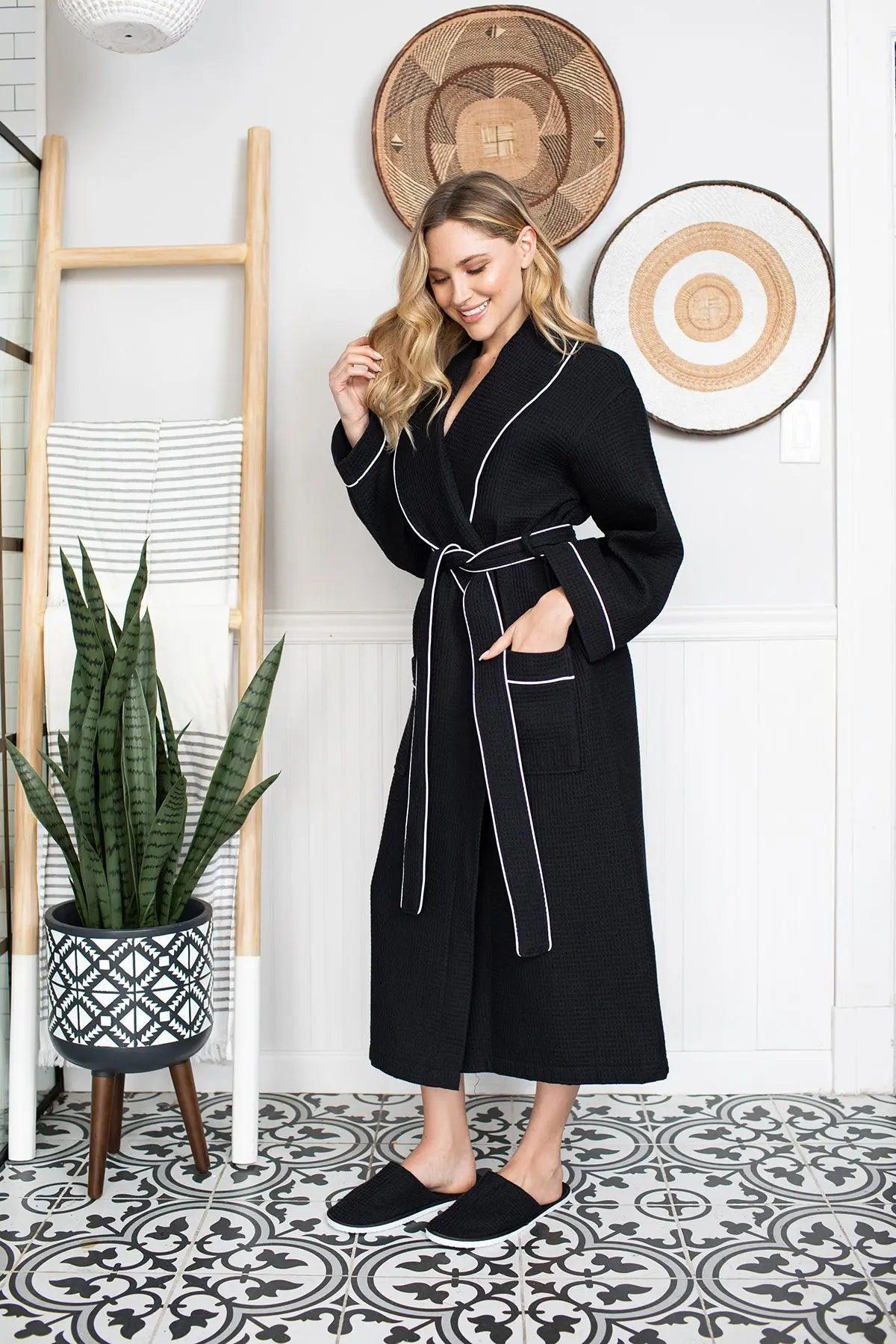 Elegant Spa-Style Elegant Waffle Piping Bathrobe
